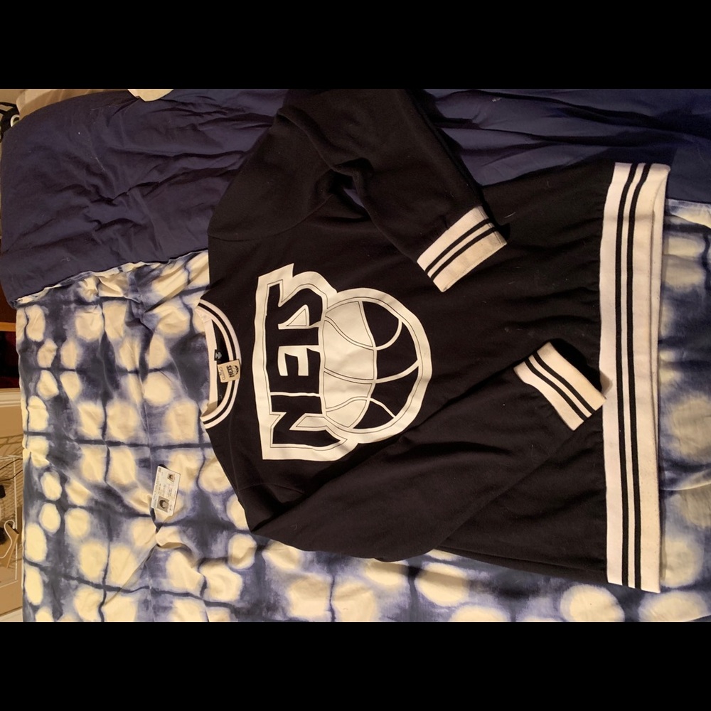 Nets crew neck